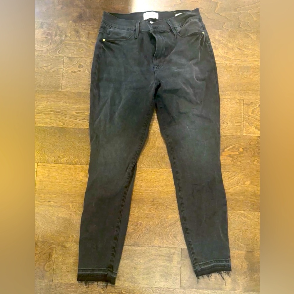 Frame Denim. Le High Skinny Crop. Black Jeans. Size 29